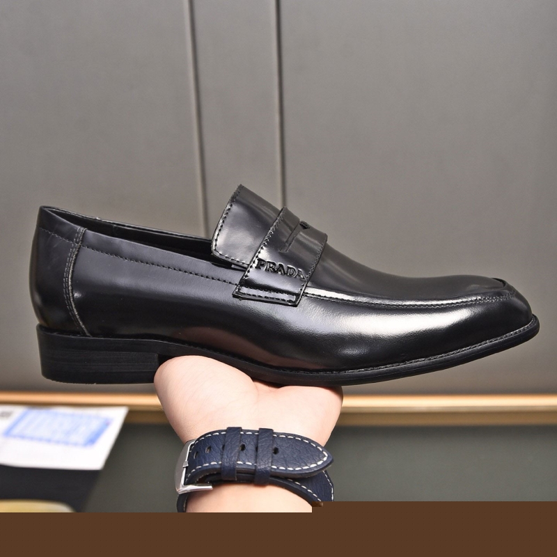 Pra*a leather shoes
